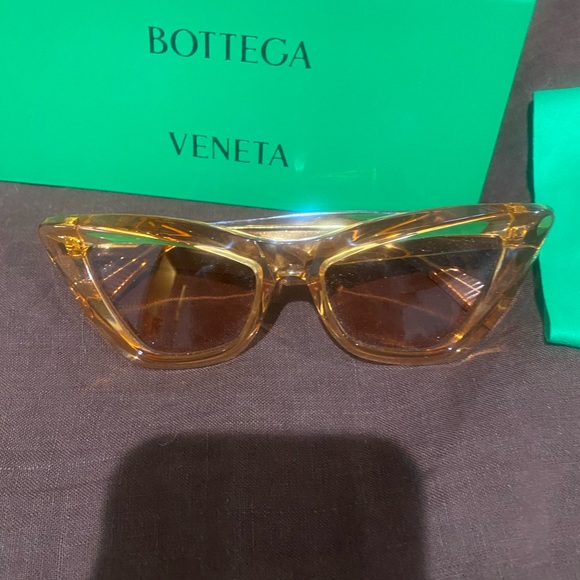 NWT Bottega Veneta Women's Angle Cat-Eye Sunglasses - Picture 6 of 9